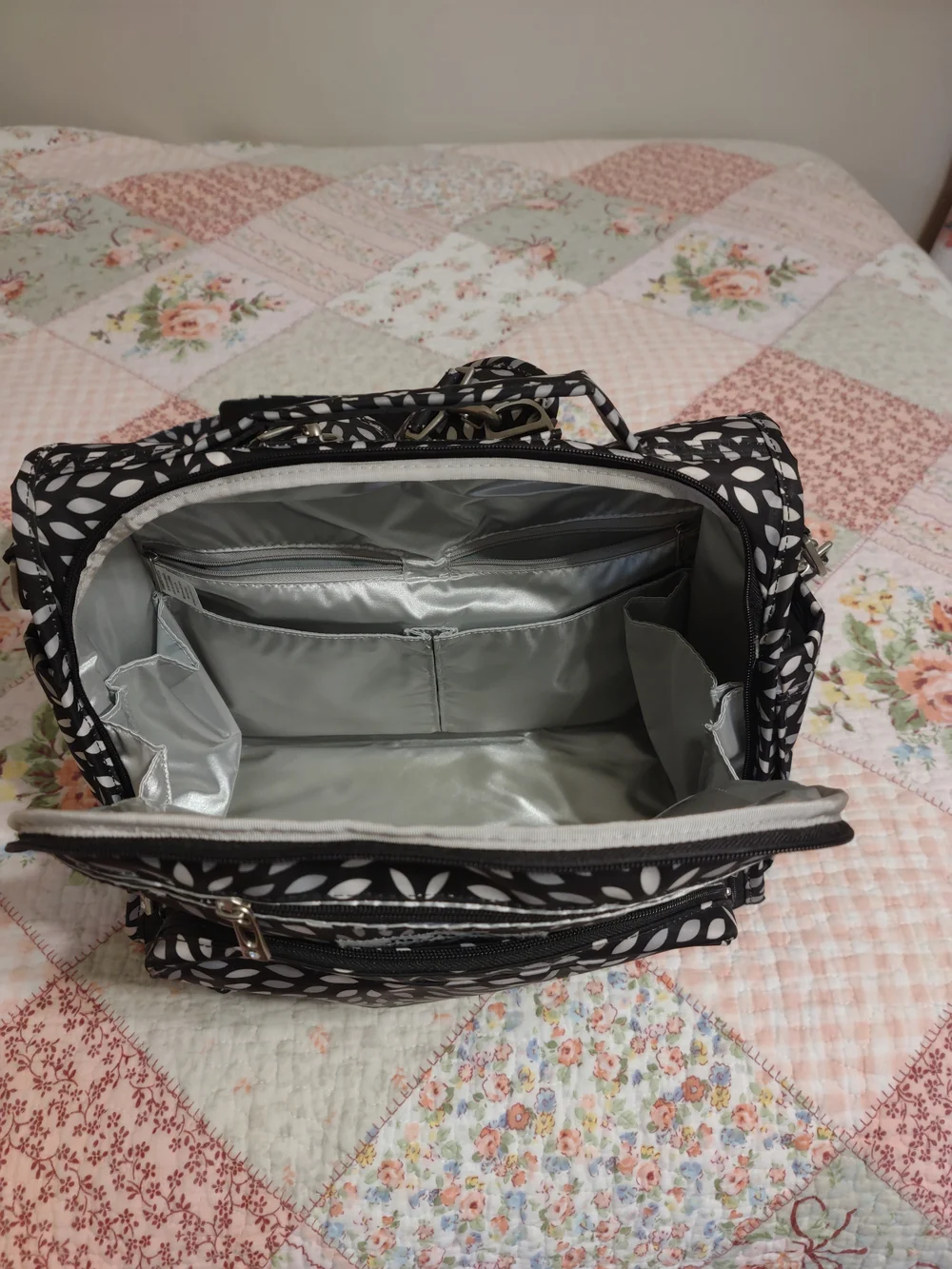 Ju-Ju-Be Black & White Floral Dot Organizer Bag